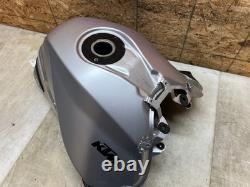 19 20 21 22 23 24 KTM SUPER DUKE 1290 R Réservoir Essence Avant