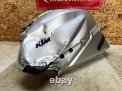 19 20 21 22 23 24 KTM SUPER DUKE 1290 R Réservoir Essence Avant