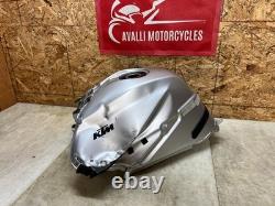 19 20 21 22 23 24 KTM SUPER DUKE 1290 R Réservoir Essence Avant