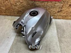 19 20 21 22 23 24 KTM SUPER DUKE 1290 R Réservoir Essence Avant