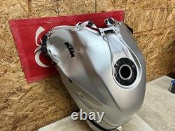 19 20 21 22 23 24 KTM SUPER DUKE 1290 R Réservoir Essence Avant