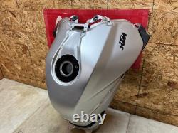 19 20 21 22 23 24 KTM SUPER DUKE 1290 R Réservoir Essence Avant