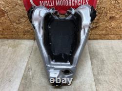 19 20 21 22 23 24 KTM SUPER DUKE 1290 R Réservoir Essence Avant